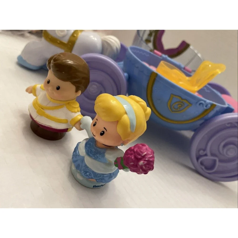 Fisher Price Little People Cinderella Carriage Lights & Sounds Works & 2 Figures